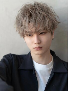 イルハバナ 渋谷(ill HAVANA) ブリーチカラー/束感/センターパート/モテる/刈り上げ/ベージュ