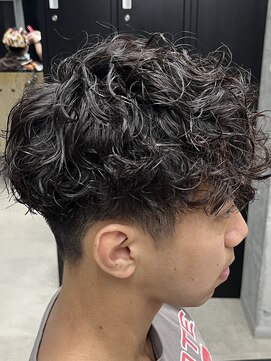 フイ 代々木(Hui) メンズ/アップバング/ツーブロックマッシュ/束感ショート波巻き