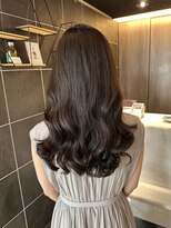 クーラ(Cura)&nbsp;エアリーパーマぱっつん前髪薄めバングフェイスくびれロング