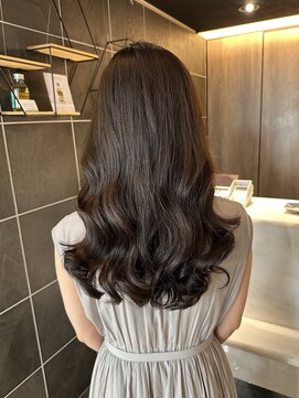 クーラ(Cura) エアリーパーマぱっつん前髪薄めバングフェイスくびれロング