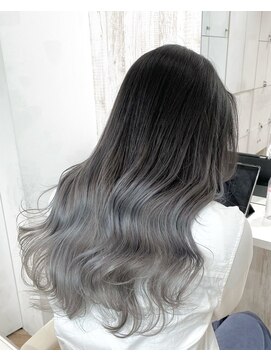 フリーラ 表参道(freera) ＠kamiishi＿freera シルバーグレーグラデーション