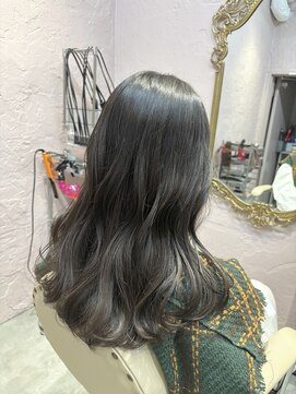 スモーキーグレージュカラー【西武新宿駅】【駅近徒歩1分】