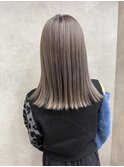 ハイトーン、切りっぱなしボブ、ミルクティーベージュ、