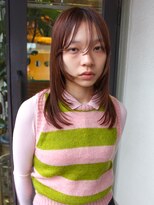 オーオ シカシカ(OOO YY) シースルーバングと顔周りレイヤーがポイントのミディアムウルフ