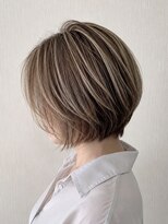 ウル(ulu)&nbsp;ショートボブ　白髪ボカシハイライト　４０代　５０代　名東区