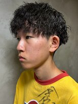 ディスイズバーバーサード(THIS IS BARBER 3rd)&nbsp;ツイストスパイラルパーマ 刈り上げ マッシュヘア 黒髪 20代