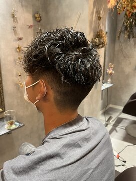 お花と犬と美容室 フォワードツイストスパイラル