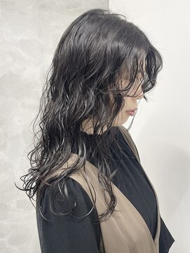 ウクラ バイ レシッド 池袋(uchla by rcid) コテ巻き風ウェーブパーマ/フェミニンロング/ダークアッシュ前髪