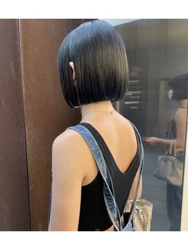 トニーアンドガイ 青山表参道店(TONI&GUY) 切りっぱなし大人ボブ × 地毛風カラー 前髪あり ショートヘア