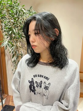 アリカ(alica) 黒髪センターパートナチュラルくびれヘアミディ10代20代30代