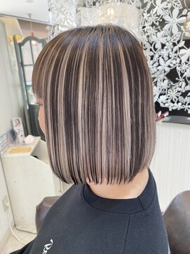 クラウン ヘア ラウンジ(CROWN hair lounge) 【クラウン】20代30代40代　きりっぱボブ×逆アンブレラシルバー