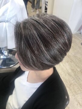 フラココ 神楽坂(hurakoko kagurazaka) 白髪ぼかし　グレーカラーブレンディングで艶やかボブ