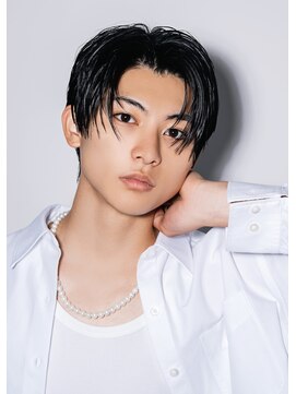 オーシャントーキョーウエスト 心斎橋 (OCEAN TOKYO WEST) センターパート黒髪ダウンパーマ