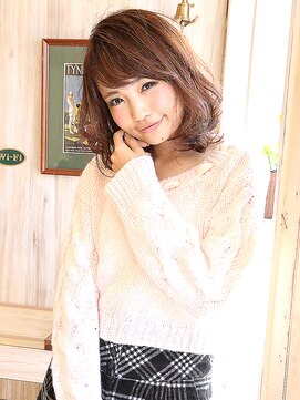 セシル 高津店(SECIL) ミディアムボブのほっぺに手を当てて