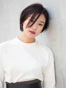 エムクランメイクス 原宿 表参道(m.clan MAKE'S) 大人かわいいセンターパートショート【MAKE'S m.clan 矢沢和也】