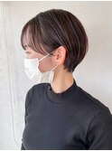 丸みショート_アースカラーくびれヘアツートンカラー_ba364181