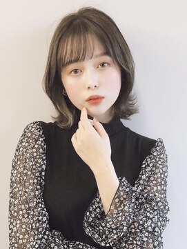 フォンズ(FONS) くびれミディアム斜めバンググレージュカラーオリーブカラー