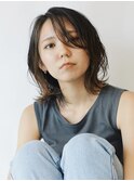 暗髪ハイライトミディアムレイヤー