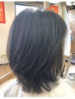 カットハウス はさみの部屋&nbsp;大人女性/ミディアムレイヤー/プチウルフ/黒髪/流しバング