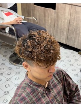 グルーマーズトウキョウ(GROOMER/S TOKYO) ハイトーン×スペインカール