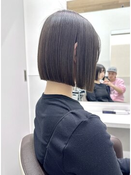 ヴィヴィー 福岡天神店(VIVIE) 切りっぱなしストレートボブ