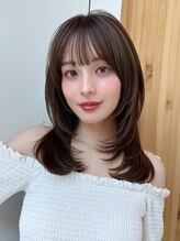 アフロート ディル(AFLOAT D'L) ◆透明感あるブラウンベージュでまとまるミディアムレイヤー
