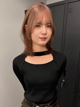 コエ(koe') 柔らかいベージュ×レイヤーカット