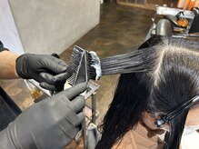 【精密な塗り分け】コンディションに合わせミリ単位で薬剤を使い分ける、一切の妥協なき1剤塗布技術