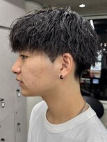 ニコトウキョウ 新宿(nico TOKYO)&nbsp;波巻きパーマセンターパートスパイラルパーマツイストパーマ韓国