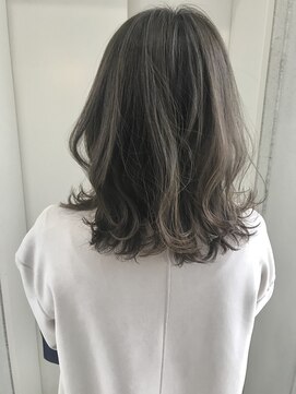 オリーブグレージュ&レイヤーボブ♪