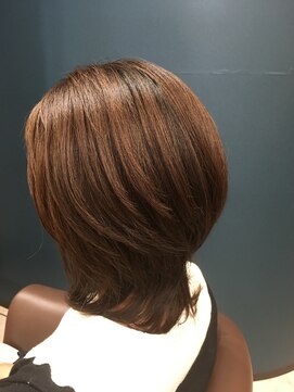 ヘアサロンアンドヘアメイクディー(hair salon hair make D) ウルフ 大人可愛い 流れるレイヤー ナチュラル 外ハネ くびれ