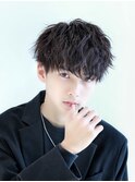 ツイスト波打ちパーマ刈り上げマッシュ