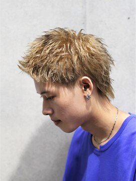 ガズル ハラジュク(GUZZLE HARAJUKU) 流行　アップバングスパイキーショートウルフ　ハイトーン短髪