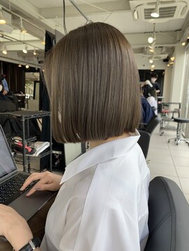 グロウ 丸の内(GLOW) 顔周りカットグレージュカラー韓国風切りっぱなしボブ前髪甲府