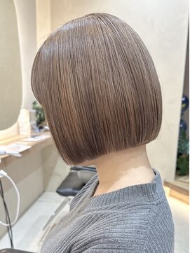 ヒビヲ(HIBIO) ショートボブ切りっぱなしボブタッセルボブ長めボブダブルカラー