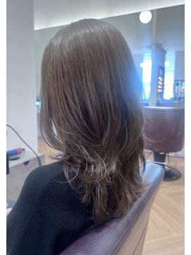 コワファースト させぼ五番街店(COIFF1RST) ウルフレイヤー×カーキベージュ