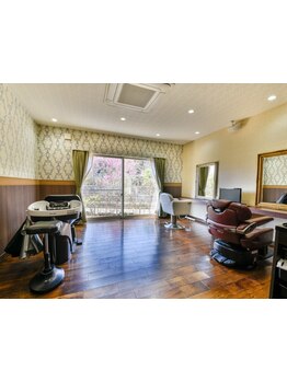 個室ありのプライベートサロン◇四季も楽しめるレトロな上質空間がお迎え。高い技術や薬剤にリピーター多数