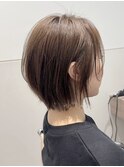 ニュアンス軽めボブ外はねストレート耳かけ