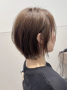 リブランド 銀座(REBRAND) ニュアンス軽めボブ外はねストレート耳かけ