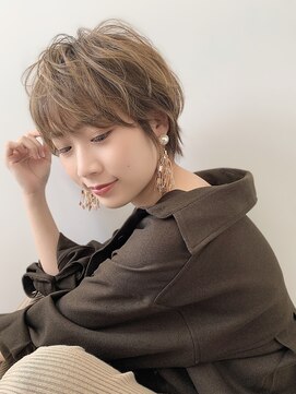 ジエクトアイロ 江坂駅前 似合わせショートボブ フェザーショート 白髪ぼかしハイライト