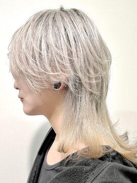 ルネラトーキョー(RUNERA TOKYO) ホワイトシルバーウルフカットレイヤーカットケアブリーチ