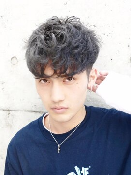 フィフス(fifth) フェザーマッシュツーブロックコンマヘアツイストパーマ