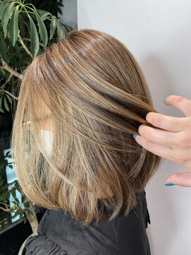 ステア ケース(stair case) 伸ばしかけミディアムのマンネリ打開策！ハイライトベージュ