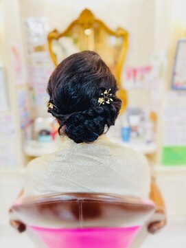 美容室 ティンカーベル シニヨンヘア