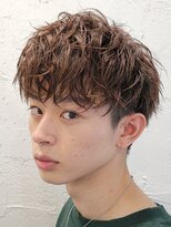 原宿センターパートウルフカットシャドウパーマゆるめ黒髪 20代