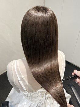 エムプラス 二子玉川(Mplus)の写真/【二子玉川】人気の[オージュア]で髪質改善◎毛先まで潤いを与え、思わず触れたくなるツヤ髪へ導きます。