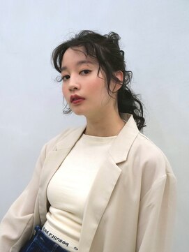 ヴィサージュクオン(VISAGE Quon) ルーズポニー × アンニュイカール