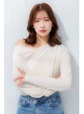 前髪シースルー、くびれレイヤースタイル