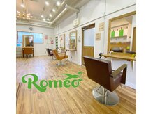 ヘアスタジオ ロメオ(hair studio Romeo)の雰囲気（アットホームで居心地が良い!!白と緑とウッドを基調とした店内☆）
