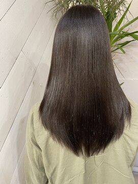 イリーブ(elieve) トーンダウンで大人上品なアッシュカラー　＃髪質改善カラー